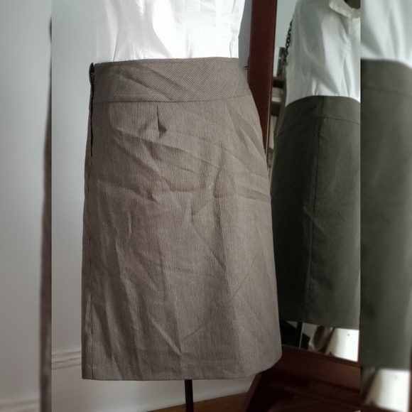 Asymmetrical waistline skirt - Picture 3 of 5